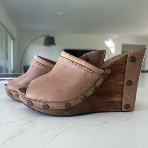 SEE BY CHLOE  Tan Wedge Mules